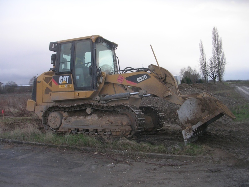 location-chargeuse-sur-chenilles-caterpillar-953-claye-souilly.jpg
