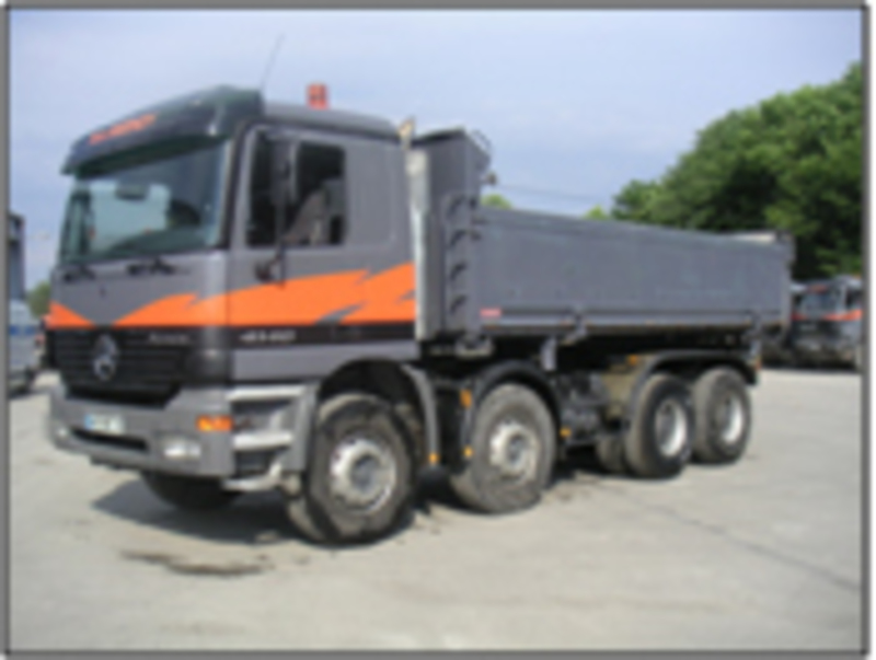 location-camion-benne-pl-mercedes-8x4-benne-calorifuge-hericourt.jpg